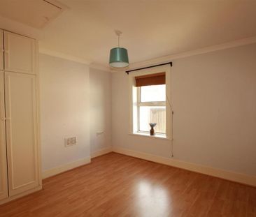 2 bedroom end of terrace house to rent - Photo 5