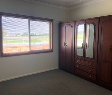 Family Home in Excellent Location! - Photo 1