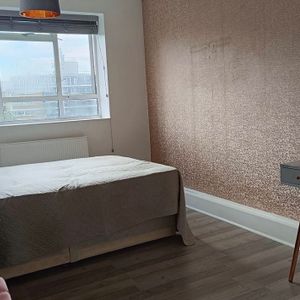 3 Bed Flat, Chaucer House, SW1V - Photo 2