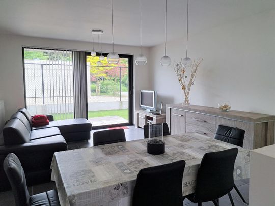 CENTRAAL GELEGEN GELIJKVLOERS APPARTEMENT MET TUINTJE - Photo 1