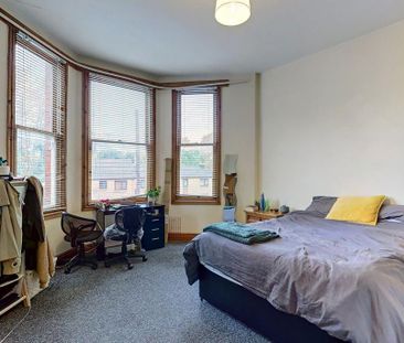 3 bedroom flat to rent - Photo 3