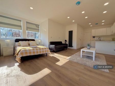 Studio to rent - Photo 3