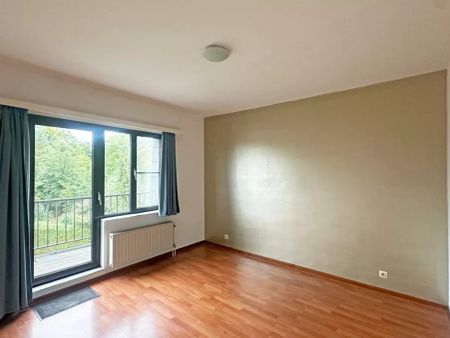 Gunstig centraal gelegen 2-slaapkamerappartement met garagebox - Foto 3
