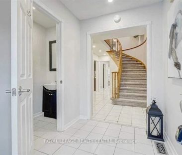 390 Wendron Crescent #Upper Unit - Photo 3