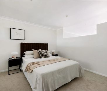 Elevated Inner-Sydney Apartment with Views & Parking - Photo 3