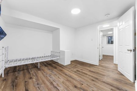 For Lease - 2160 Queensgrove Road Unit# B, McKellar Heights - Glabar Park and Area, Ontario - Photo 2