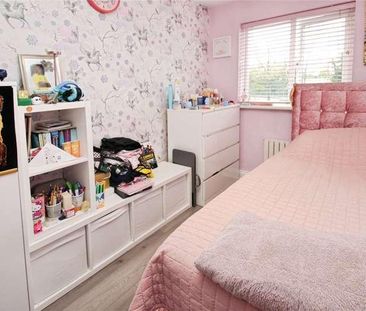 Little Oxcroft, Basildon, Essex, SS15 - Photo 2