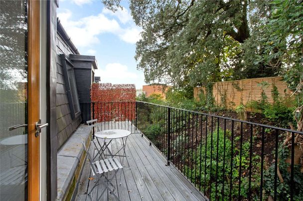 Striking new build apartment in the City Centre. - Photo 1