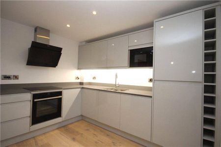 4 bedroom semi-detached house to rent - Photo 2