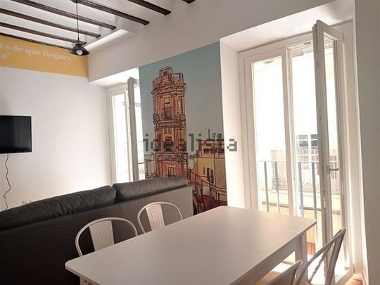 Alquiler de piso en Calle Sopranis - Photo 1