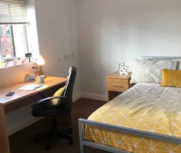 Seven Bed House (Shared) - Photo 6