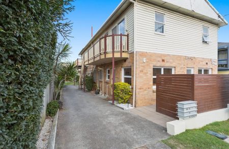 GROUND FLOOR TWO BEDROOM BEACH SIDE UNIT - Photo 5