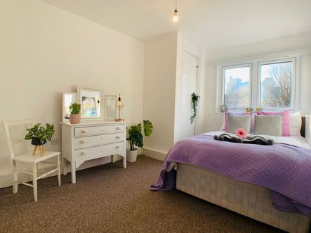 4 Bed Flat, Manchester Road, E14 - Photo 4