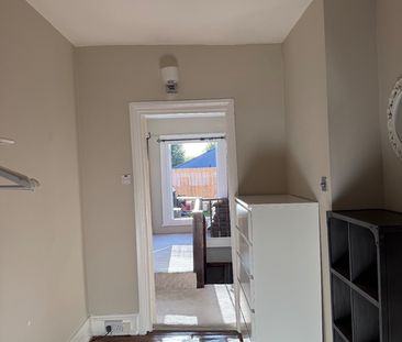Room in a Shared Flat, Hammersmith Grove, W6 - Photo 6