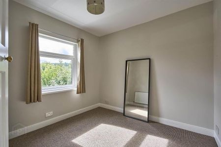 2 Downshire Place, Holywood, BT18 9LR - Photo 3