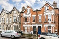 3 bedroom flat to rent - Photo 1