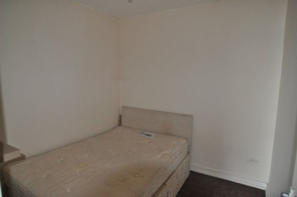1 bed Flat - To Let - Photo 1