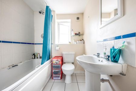 2 bedroom flat to rent - Photo 5