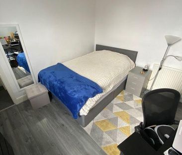 4 bedroom terraced house to rent - Photo 3