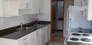 Unfurnished large 3br 2 bath close to UBC/Langara - Photo 2