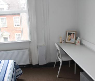 1 bedroom in a flat share to rent - Photo 6