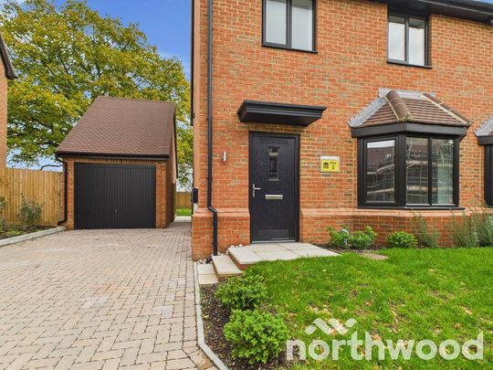 3 bedroom semi-detached house to rent - Photo 1