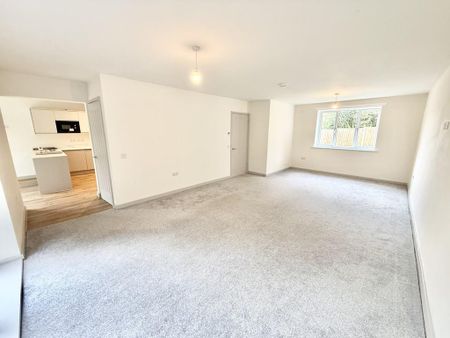 4 bedroom detached house to rent - Photo 2