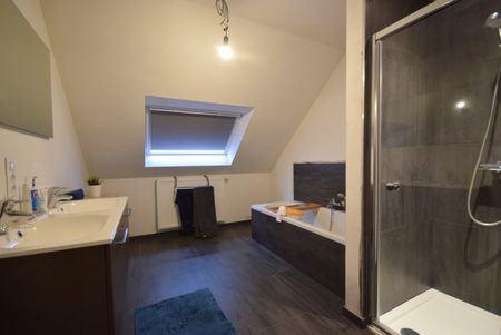 Ruime gezinswoning met drie slaapkamers en tuin - Photo 2