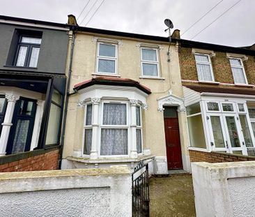 Guide Price £1,850 pcm - Available Now - Part Furnished - Photo 5