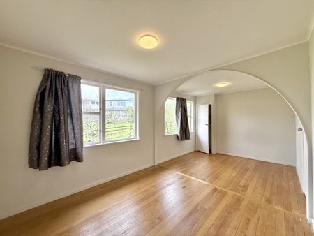 Spacious Family Home - Photo 2