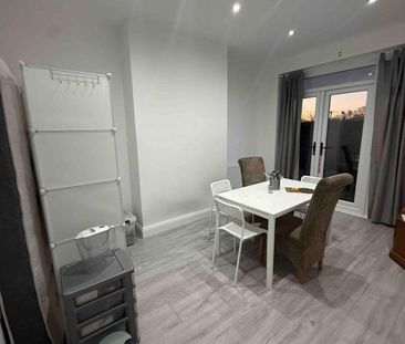 4 Bedroom Semidetached House to let Harrow HA2 6DG - Photo 1