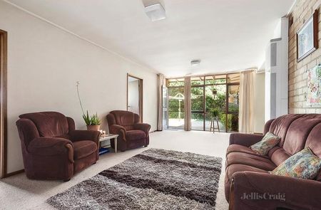 4 Thyer Road, Ivanhoe - Photo 2