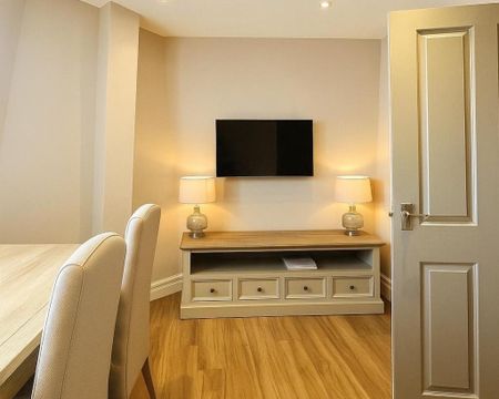 2 bedroom flat to rent - Photo 2
