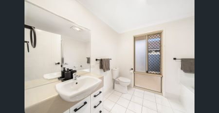 BEAUTIFUL HOME - CUL-DE-SAC POSITION - Photo 4