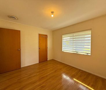 Charming 3BR Home with Garden! - Photo 4