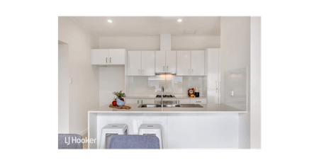 Stylish Two-Bedroom Apartment with Spacious Balcony - Photo 5