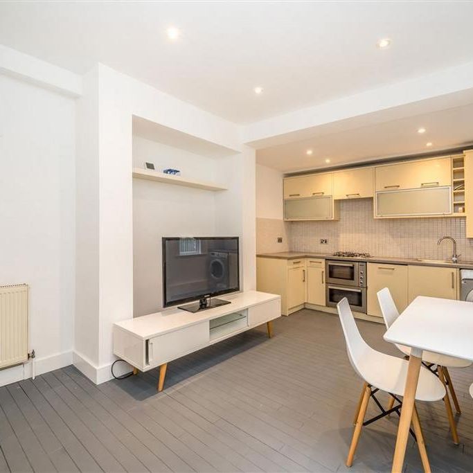 2 bedroom flat to rent - Photo 1