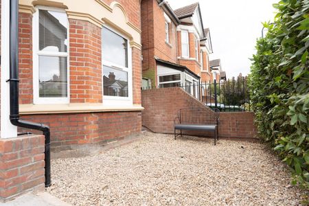 En-Suite Room 2, Malmesbury Road, Shirley, Southampton SO15 - Photo 4