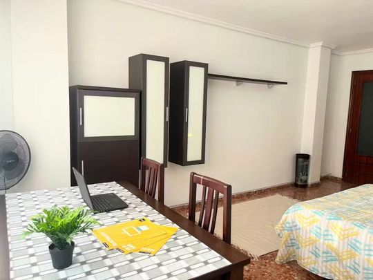 Calle del Veinticinco de Abril, Moncada, Valencian Community 46113 - Photo 1