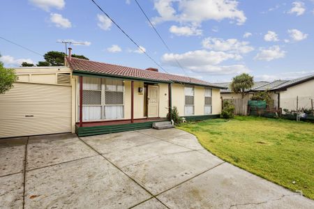 Spacious Family Home with Bonus Granny Flat in a Prime Location! - Photo 4