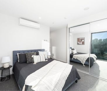 Fully Furnished East End Apartment | 2 Bed 2 Bath 1 Car | City Views - Photo 3