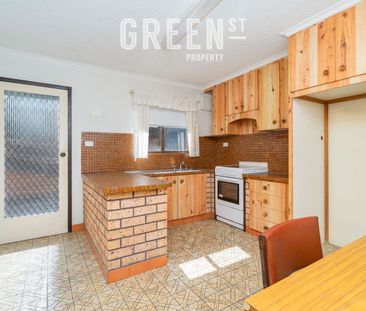 Spacious Family Living in Peaceful New Lambton Heights - Photo 4