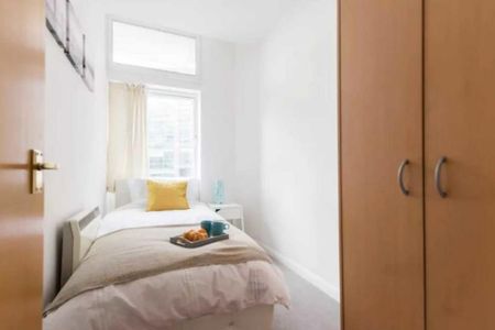 2 bedroom flat to rent - Photo 2