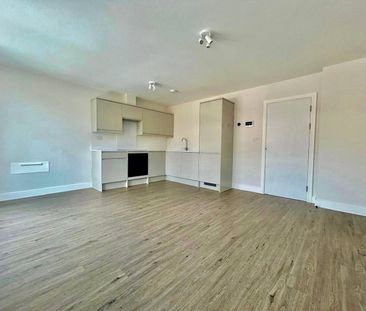 Victoria Road, Farnborough, Hampshire, GU14 - Photo 5