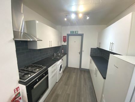Price £650 pcm - Available Now - Furnished - Photo 3