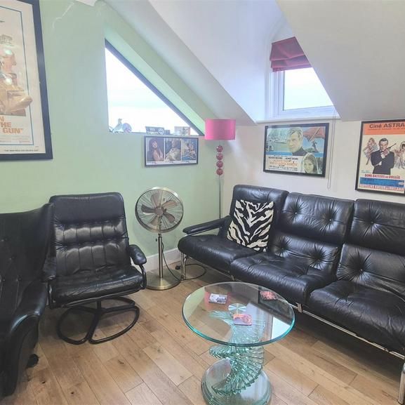 4 bedroom apartment to rent - Photo 1