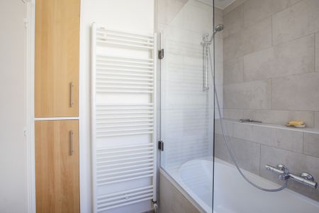 Appartement à louer rue Saint Vincent de Paul, Paris 10ème - Photo 5