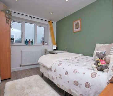 Park Barn Drive, Guildford, Surrey, GU2 - Photo 4