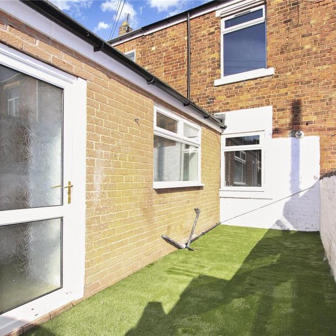 3 bedroom terraced house to rent - Photo 1