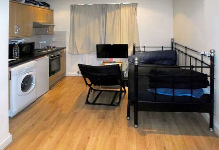 Price £1,050 pcm - Available 03/01/2026 - Furnished - Photo 3